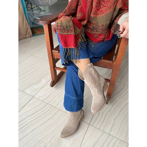 Козаки високі бежеві 2