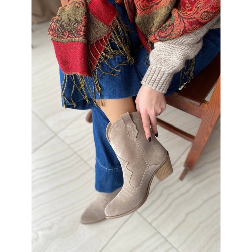 Козаки високі бежеві 1