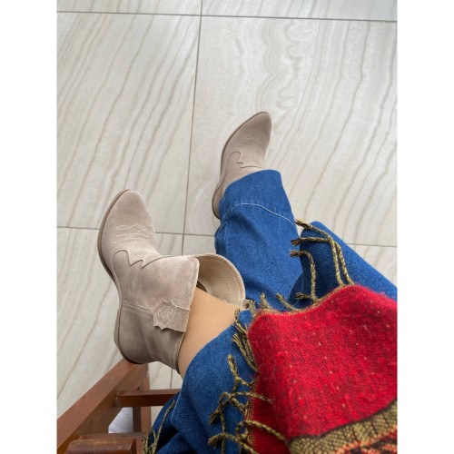 Козаки високі бежеві 3