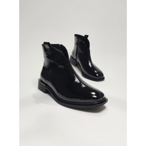 Декольте лаковані чорні 