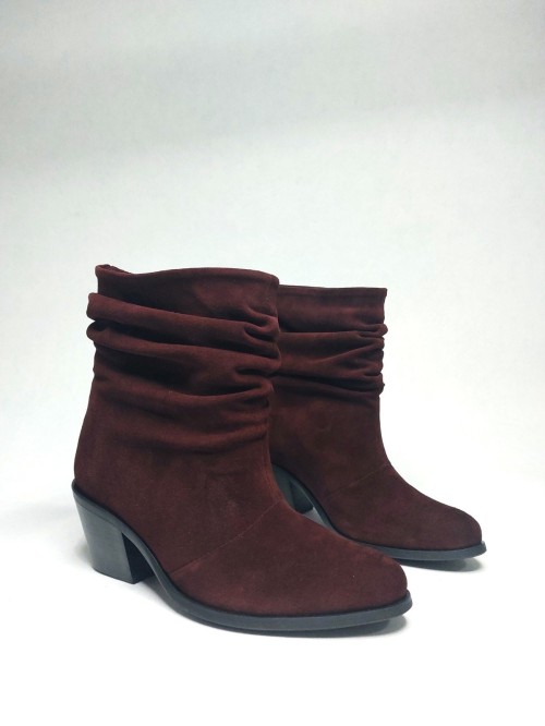 Козаки низькі призібрані, замша, колір Бордо 