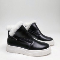 Уггі чорні на білій підошві